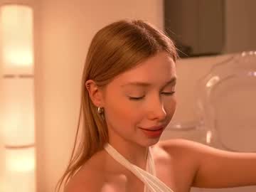 girl
        april_blush cam image #6216711