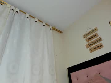 girl
        holly__milk cam image #2678263