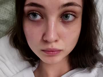 girl
        lauratanguy cam image #5801326