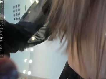 girl
        euphoria_life cam image #737872