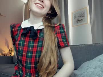 girl
        kati_more cam image #4389617