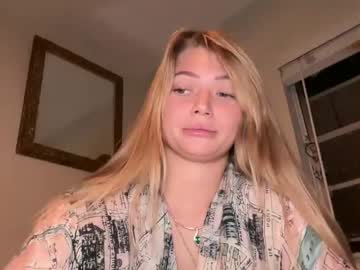 girl
        clairethompsonn cam image #5969363