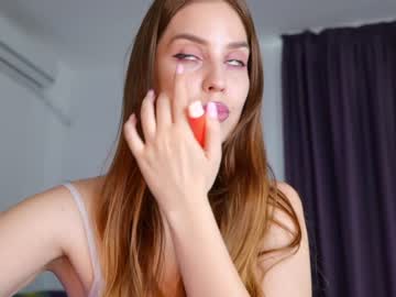 girl
        fazeyj cam image #3879273