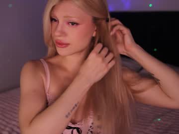 girl
        bunnylia__ cam image #2219858