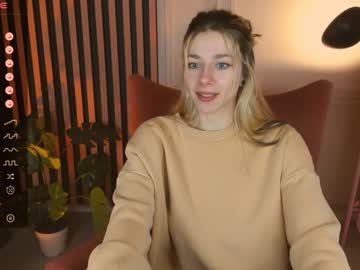 girl
        mary_leep cam image #3590087