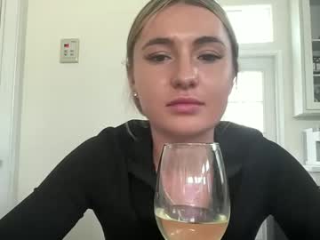 girl
        lilamarie24 cam image #4674099