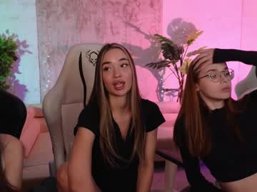 girl
        alina_054_ cam image #4814731