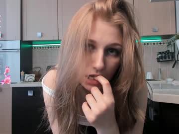 girl
        catheryncroyle cam image #4223705