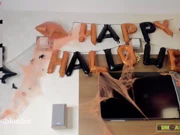 girl
        bestblondiiecb cam image #122505