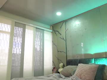 girl
        nina_mon cam image #5366626