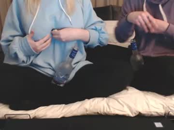 girl
        kittie cam image #1199473