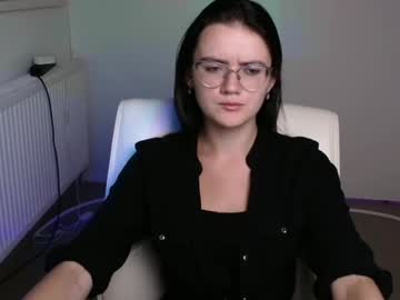 girl
        ketrin_pirsss cam image #4705030