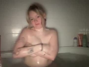 girl
        spadesx86 cam image #6284146