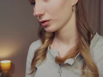 girl
        rowenacroyle cam image #6103576