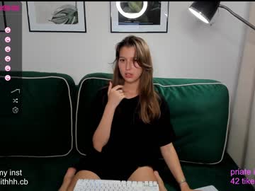 girl
        emilysmithhh cam image #1847343