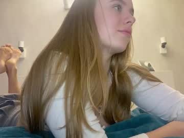 girl
        _raabbit_ cam image #2042662