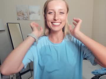 girl
        mindinclouds cam image #4953565