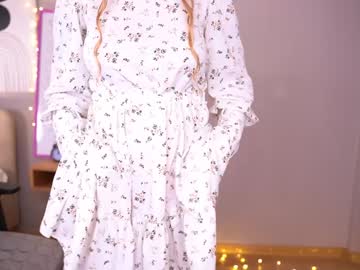girl
        oliviavilolobos cam image #4374615