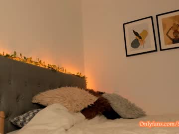 girl
        hell_lo cam image #223210