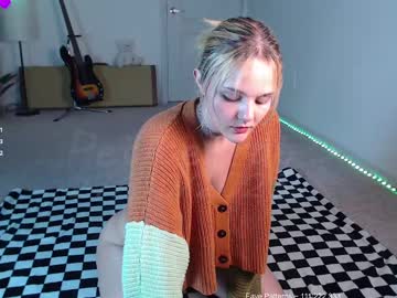 girl
        petitebrat cam image #6852877