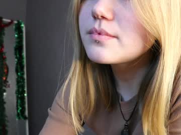 girl
        gayfarwell cam image #5689215
