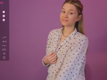 girl
        alisia_spinnet cam image #3176583