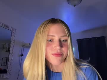 girl
        kayclaire cam image #5891349