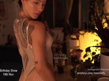 girl
        effylowell_ cam image #2828986