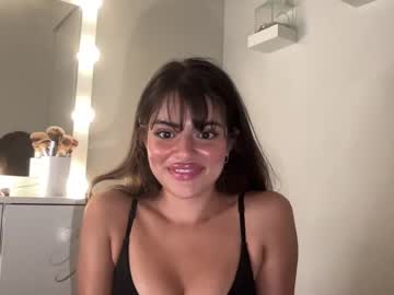 girl
        poutyselena cam image #4301084