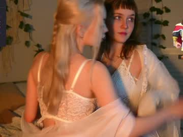 girl
        mother__of__dragons cam image #3234735