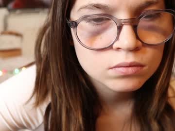 girl
        lexi_laine cam image #321320
