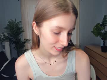 girl
        evamatthews cam image #906081