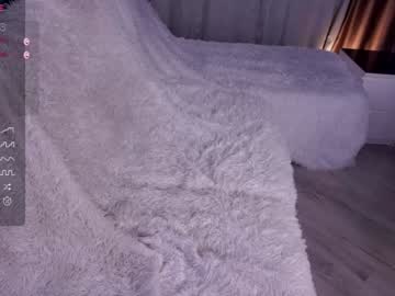girl
        sullenvault cam image #4748447