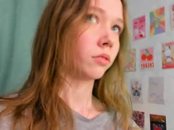 girl
        fly_best cam image #5796281