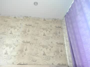 girl
        crystalnut cam image #2428938