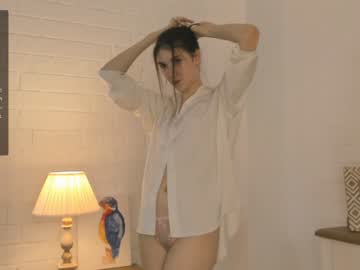 girl
        baileywalton cam image #2359011
