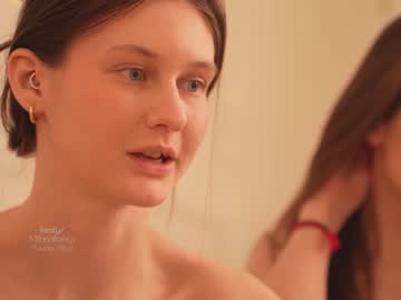 girl
        milanabaileys cam image #4024813