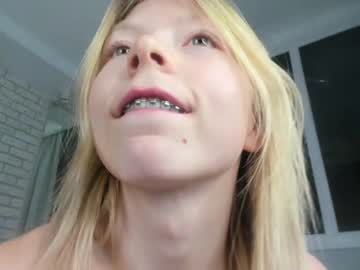 girl
        deva_alice cam image #3191497