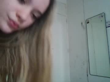 girl
        pinklola31 cam image #5695971