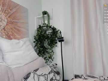 girl
        gina_vicious cam image #5997415