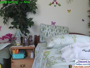 girl
        aliceriverscam cam image #2101542