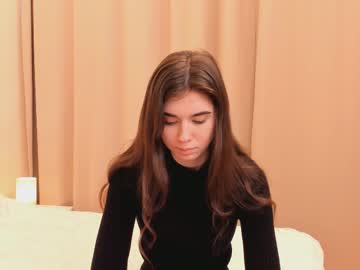 girl
        katiebarfield cam image #6897300