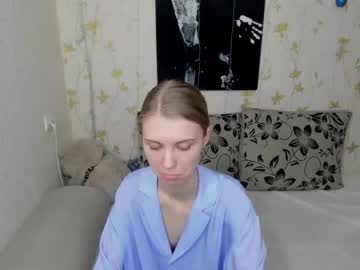 girl
        phoebepaw cam image #3321565