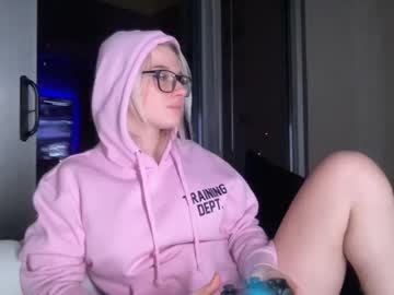 girl
        thtqunt cam image #3104117