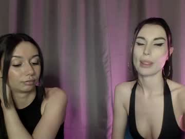 couple
        nikki_hit cam image #4213322
