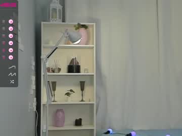 girl
        polly_strawberry cam image #554351