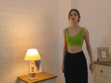 girl
        baileywalton cam image #2330775