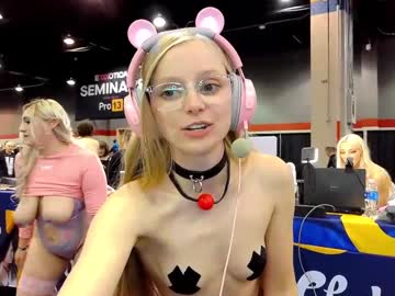 girl
        emmasky69 cam image #6534787