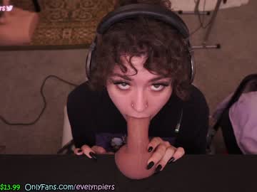 girl
        evelynpiers cam image #1090136