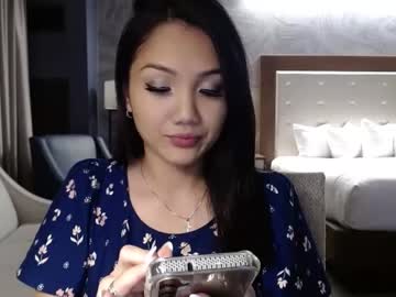girl
        london_tipton cam image #2441492